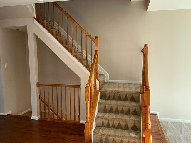 Building Photo - Very well maintained 3BR 2.5BA 3 level townhome located in the Milestone Community of Germantown