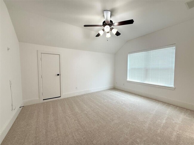 Building Photo - 5711 Stern Springs Ln