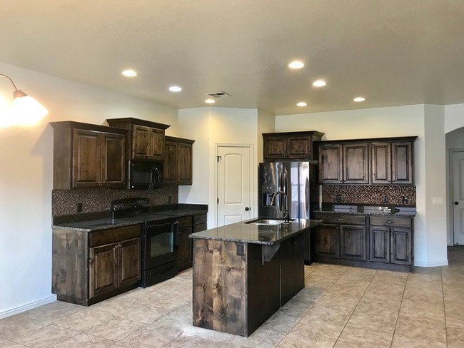 Building Photo - **Beautiful Little Valley Home**
