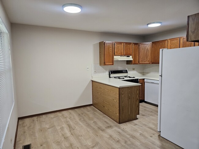 Building Photo - 311 Village Creek Dr