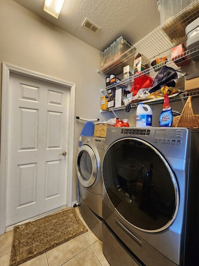 Building Photo - Beautiful 4 Bedroom 4 Bath Home In Ruskin