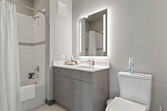 Building Photo - 1314 W Randolph St