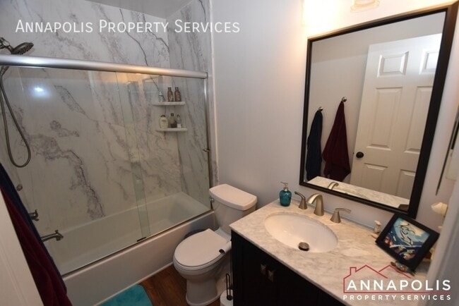 Building Photo - 2808 Traxler Ct