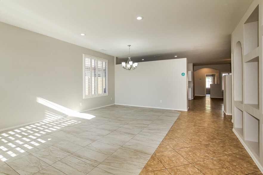 Building Photo - 1913 S 83rd Dr