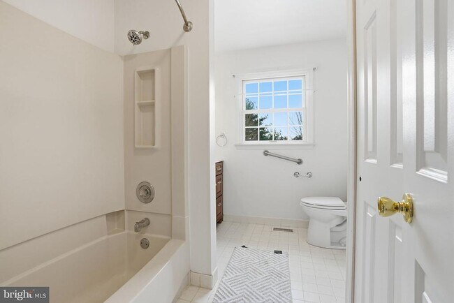 Building Photo - 56 Jasen Dr