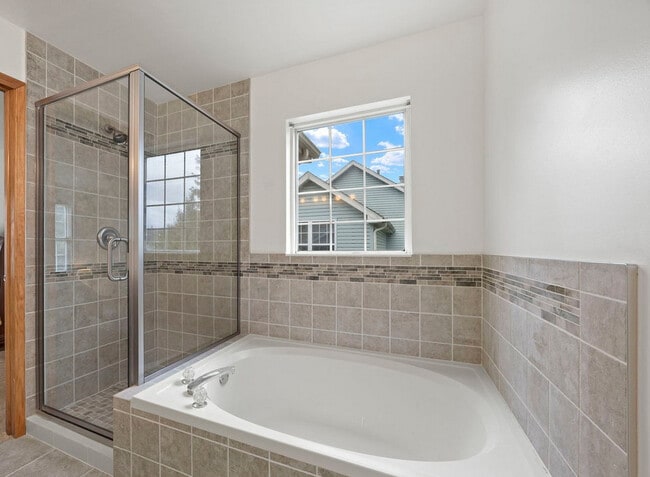 Building Photo - 2235 Cheshire Dr