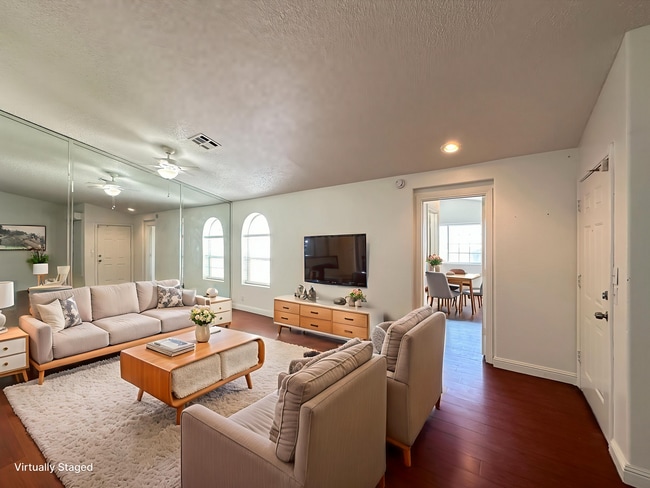 Building Photo - El Parque Condo