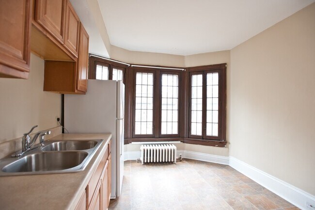 Building Photo - 2216 E Ivanhoe Pl