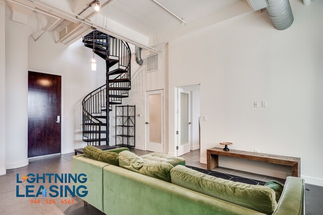 Building Photo - 939 S Broadway-1008