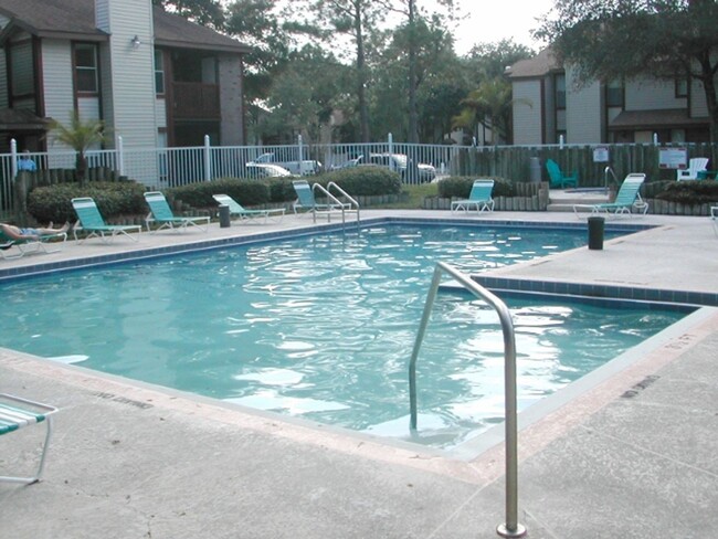 Building Photo - 1 Bedroom Condo in Harbourtowne - Palm Har...