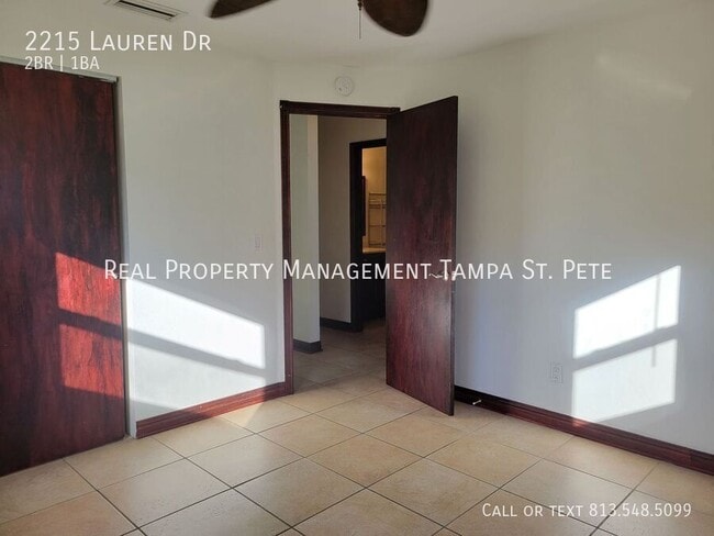 Building Photo - 2215 Lauren Dr