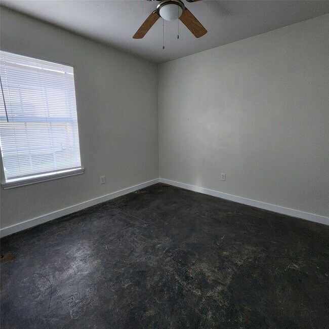 Building Photo - 4710 Pelican