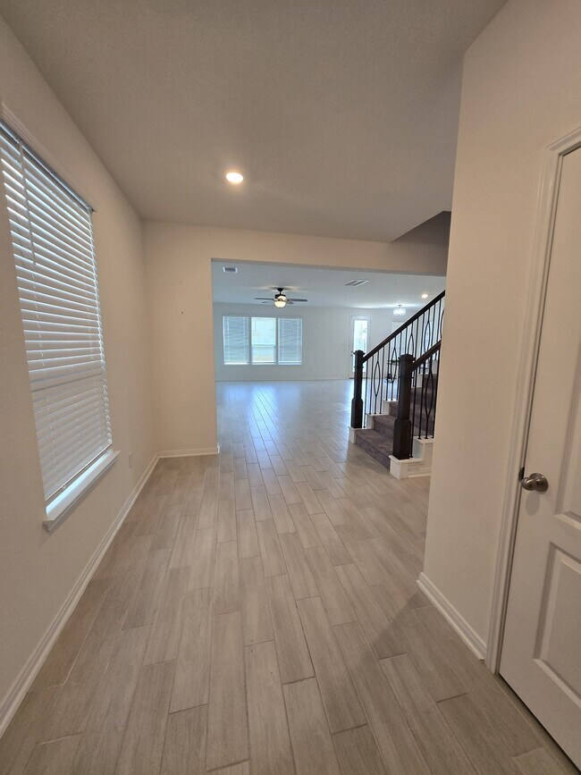 Building Photo - 25223 Sierra Mnr Ct