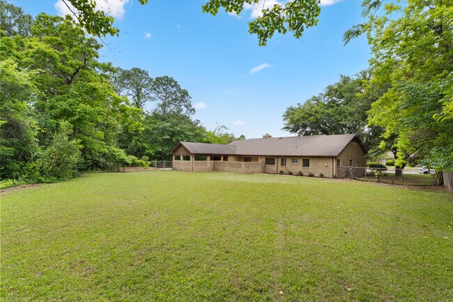 Building Photo - 2451 Belcher Dr