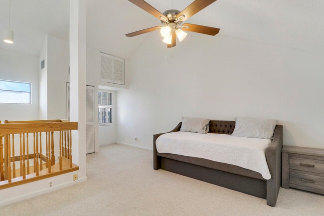 Building Photo - 543 Bay Colony Dr N