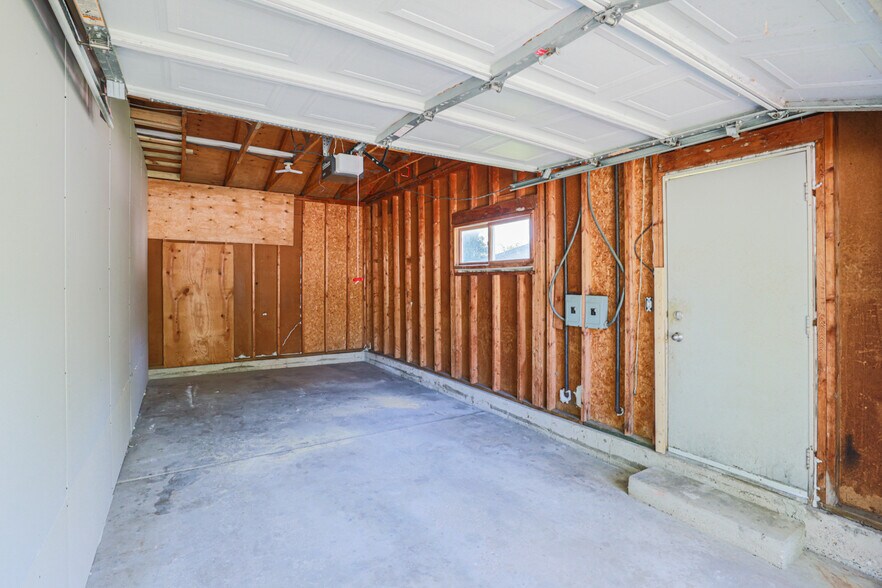 Building Photo - 156 Sluyter St SE