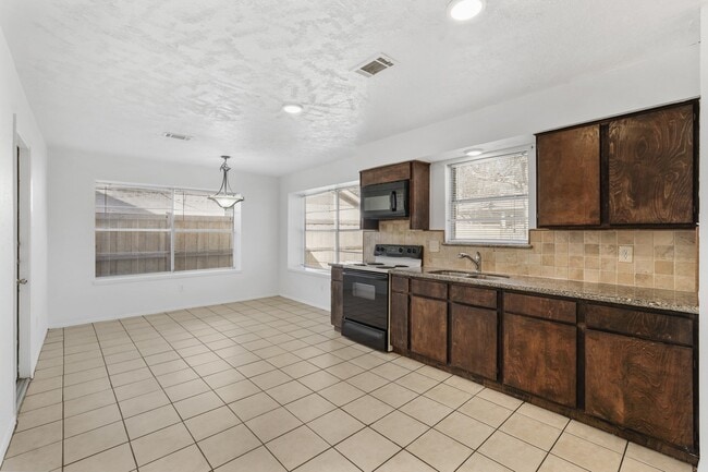 Building Photo - 15226 Flamingo Park