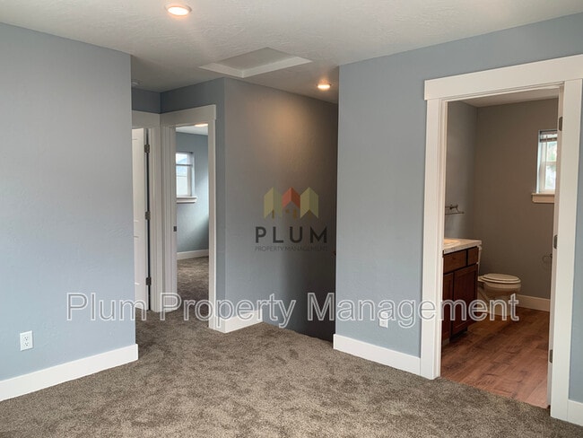 Building Photo - 648 Angels Ct