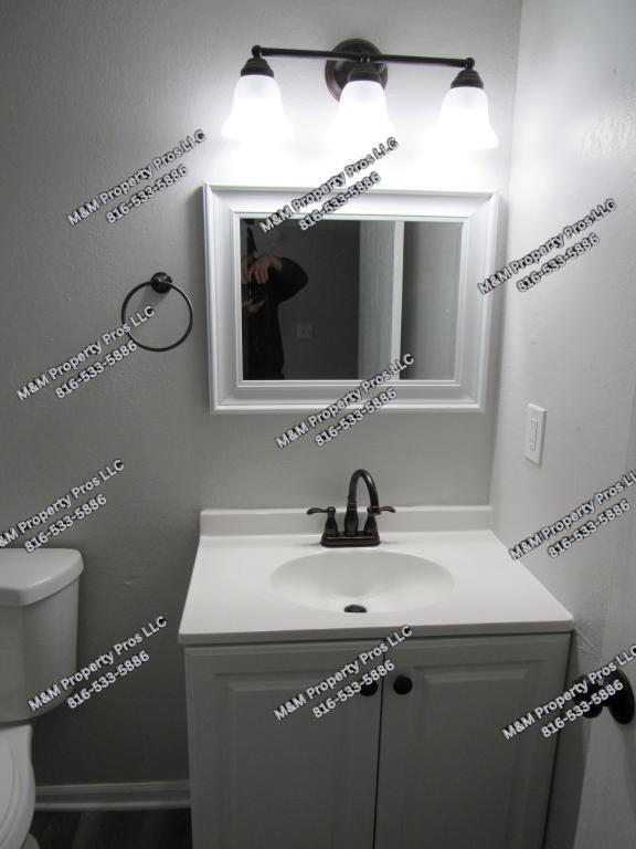 Building Photo - 1918 NE Knollbrook St