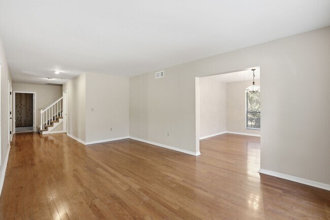 Building Photo - 4 Bedroom, 3 Bath House on 1 Acre in Fox Grove