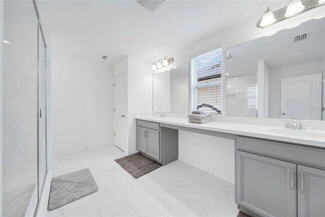 Building Photo - Stunning Fully Furnished 4 Bed Home with Resort-Style Community Amenities