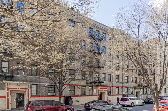 Building Photo - 566 W 191st St