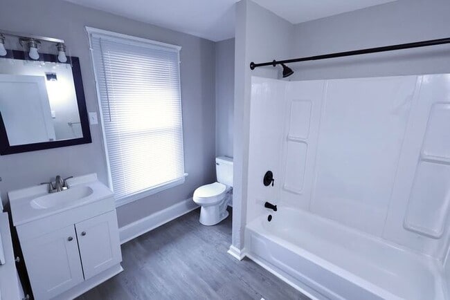 Building Photo - 893 Delia Ave