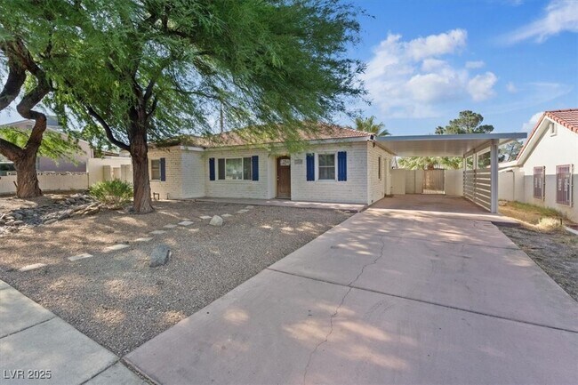 Building Photo - 1609 Chapman Dr