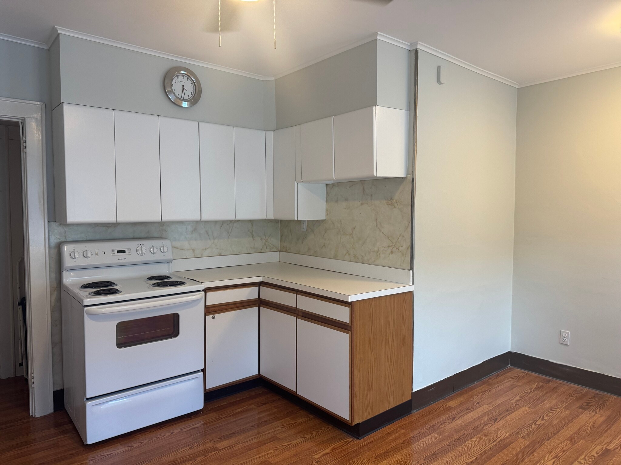 Kitchen, another view - 135 Dover Rd