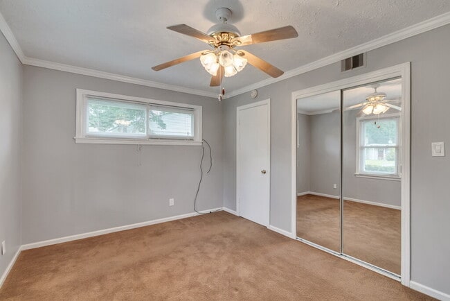 Building Photo - 319 Tanglewood Rd