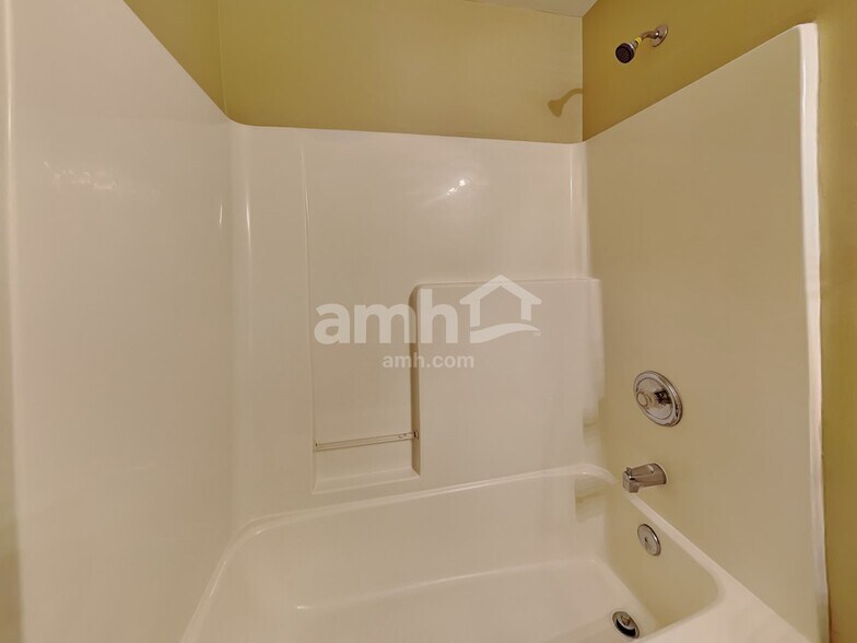 Building Photo - 2119 Ponty Pool Dr