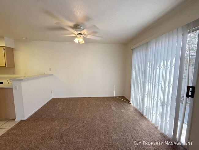 Building Photo - 2840 Lone Cliff Dr