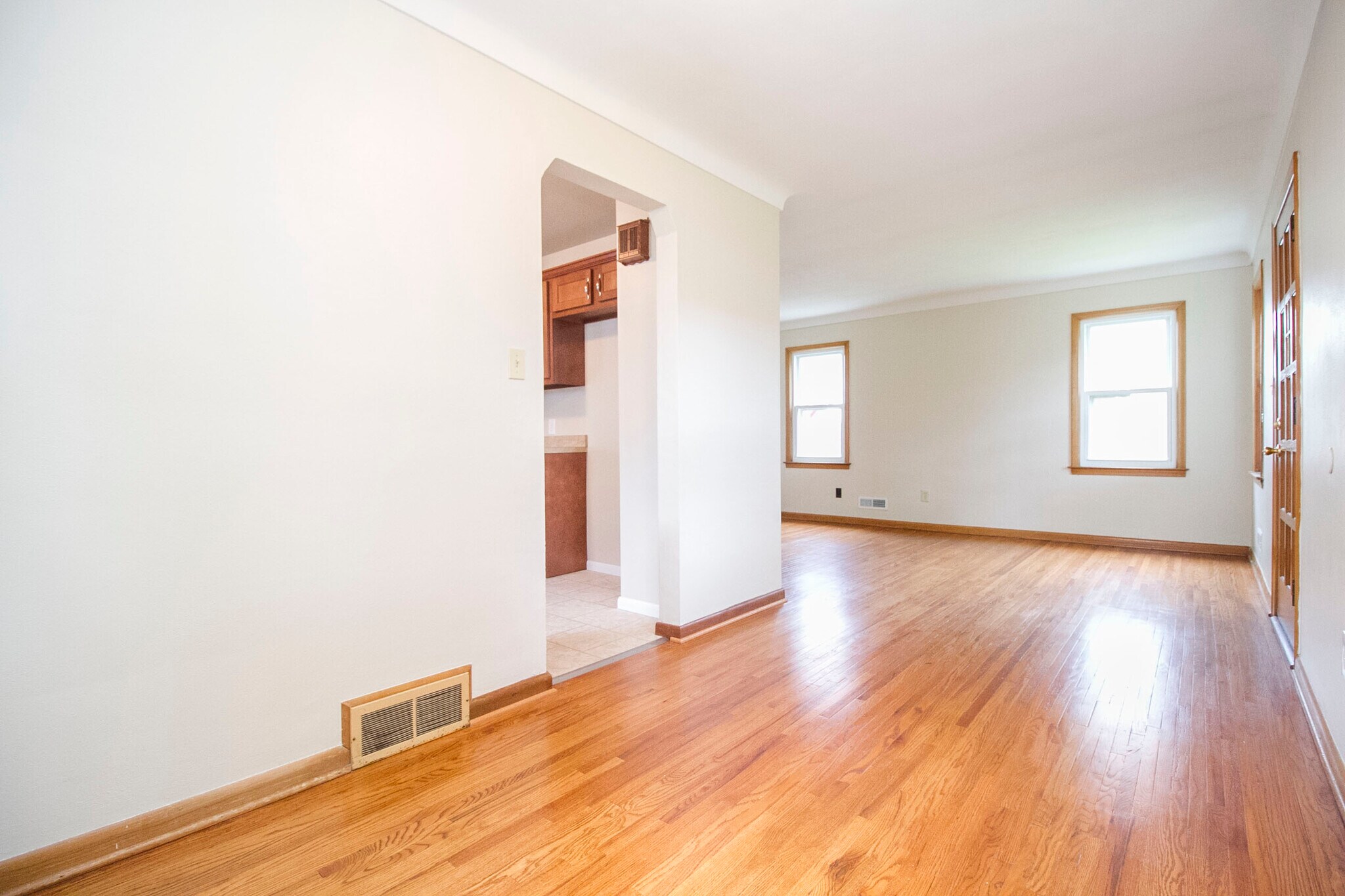 Building Photo - 320 Somerset St