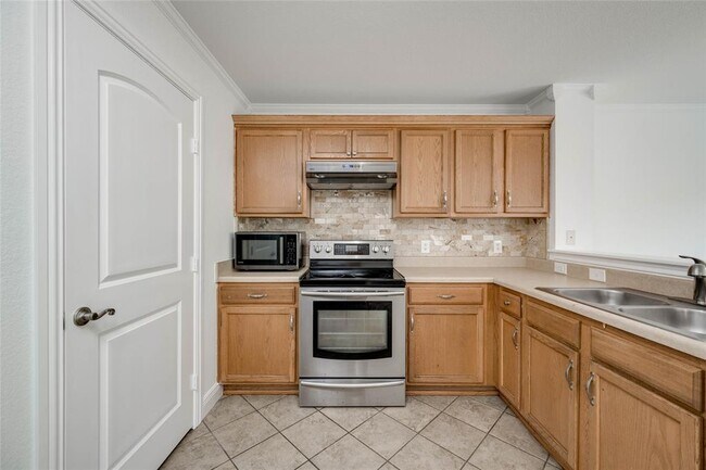 Building Photo - 8705 Davis Oaks Trail