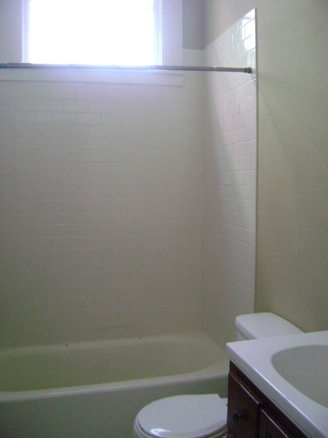 Building Photo - **APPLICATION PENDING!! DOWNTOWN/SCAD-NEAR...