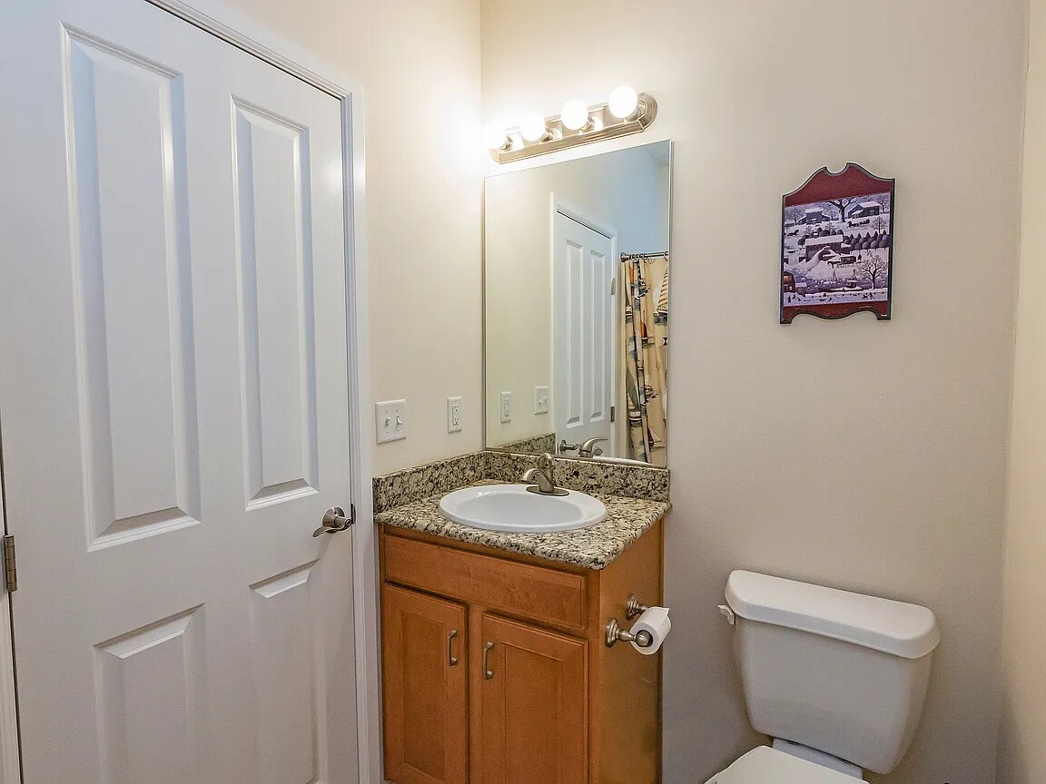 Building Photo - 4786 Strathmore Cir SW