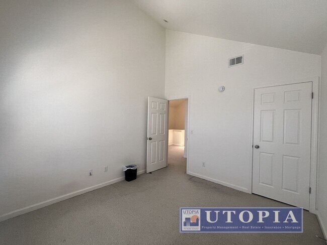 Building Photo - Quiet Beautiful 3 Bed, 2.5 Bath Property Near UCSC