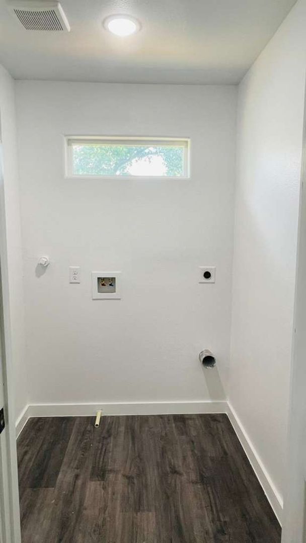 Building Photo - ? Brand-New Unit – 3 Bedrooms, 2.5 Bathroo...