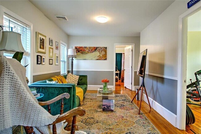 Building Photo - 220 Carpenter St