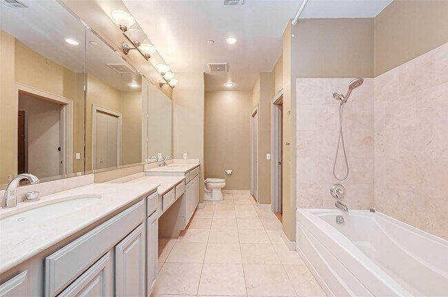Building Photo - 1616 Fountain View Dr