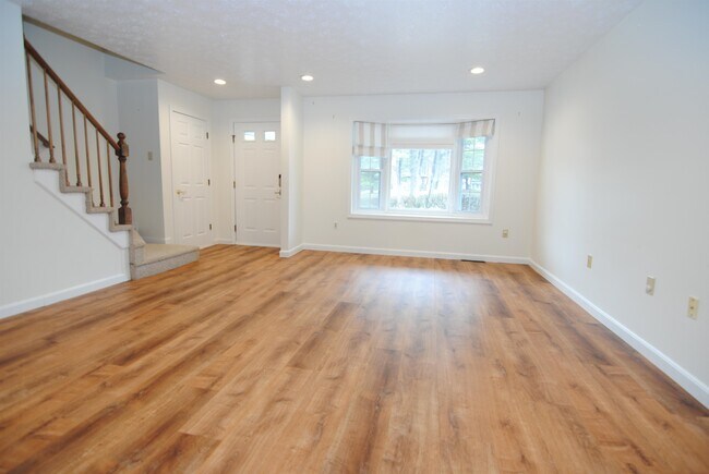 Building Photo - 5 Cadogan Way