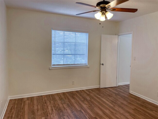 Building Photo - 2424 SE 17th St