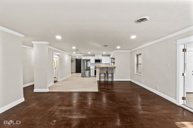 Building Photo - 1606 Joy Dr