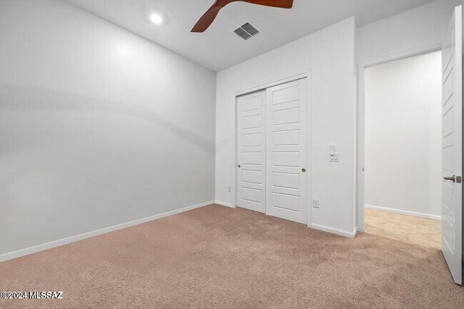Building Photo - 10623 N Iron Peak Dr