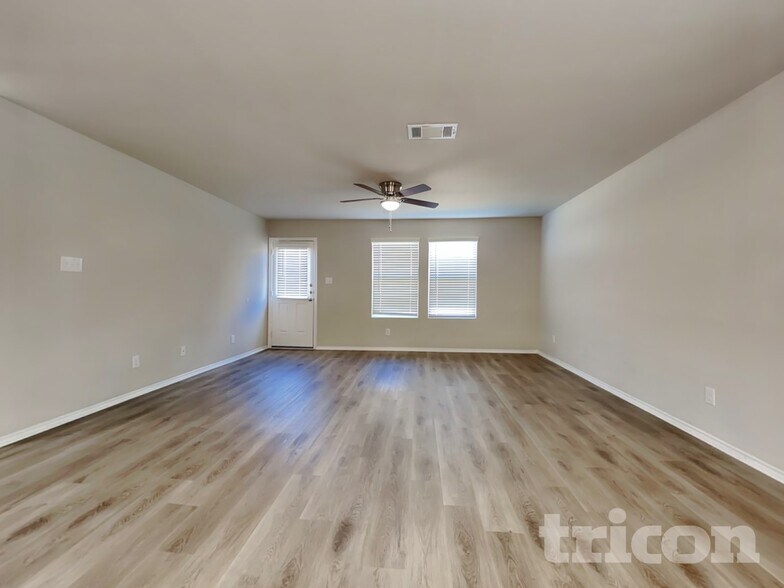 Building Photo - 9727 Marbach Hl