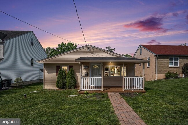 Building Photo - 235 Roberts Ave