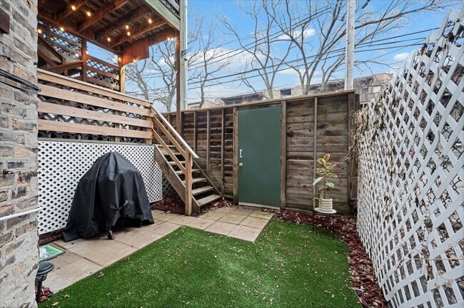 Building Photo - 1023 W Dakin St