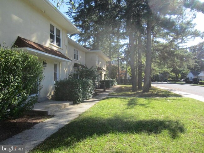 Building Photo - 809 Logan St