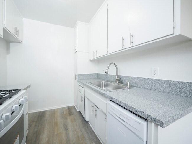 Building Photo - 1166 S. Crenshaw Blvd