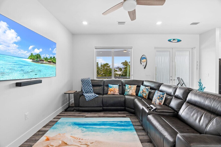 Building Photo - 83 Pescayo Ave